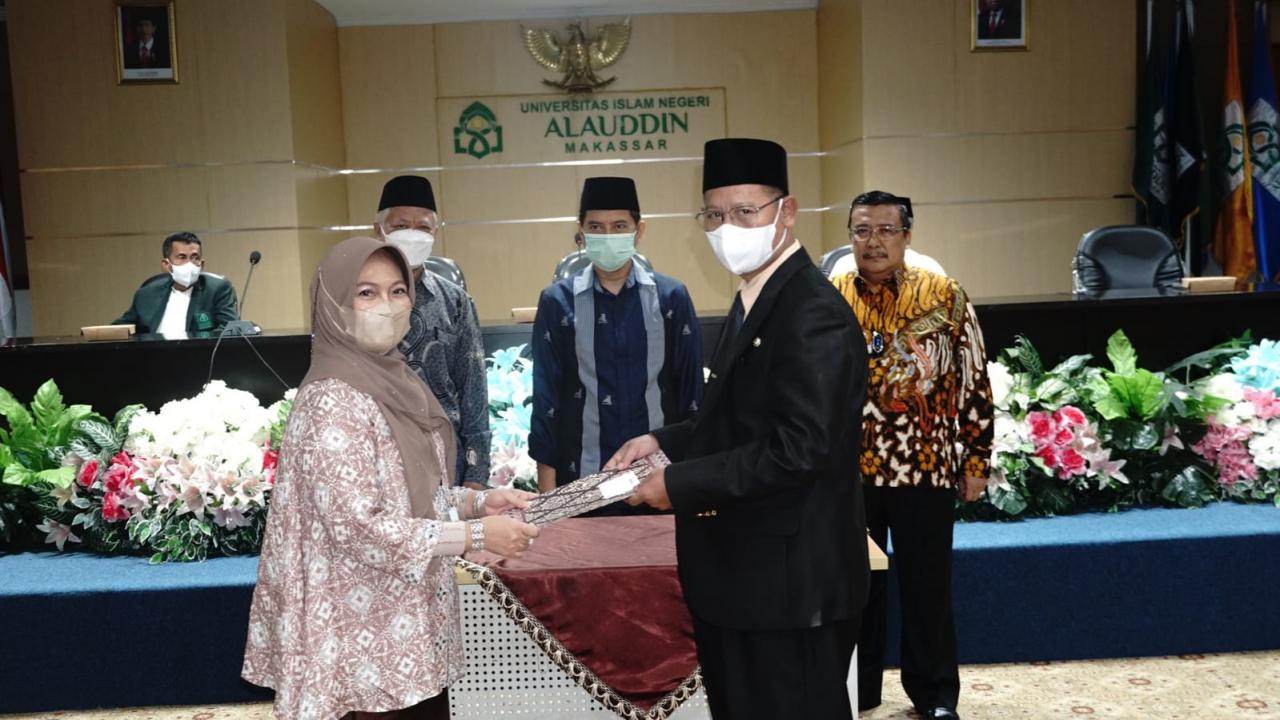 Gambar UIN Alauddin Adakan Sertijab Kepala Biro AAKK dari Dr Hj Yuspiani Naro ke Dr Kaswad Sartono