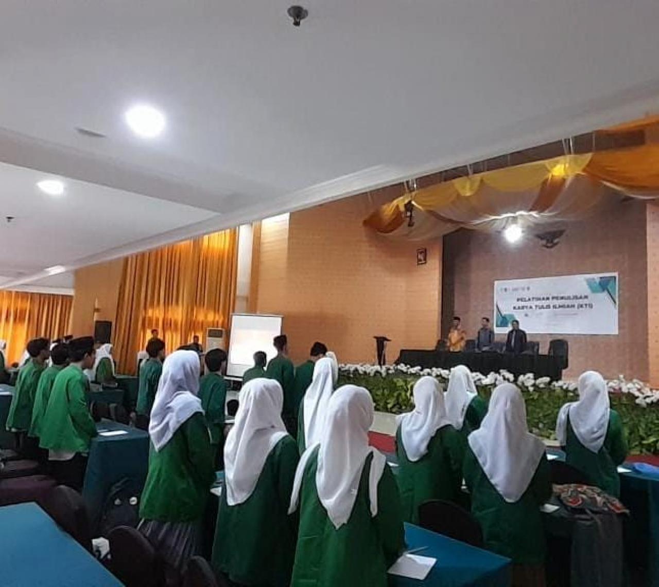 Gambar UIN Alauddin Makassar Gelar Pelatihan Penulisan KTI Untuk Mahasiswa