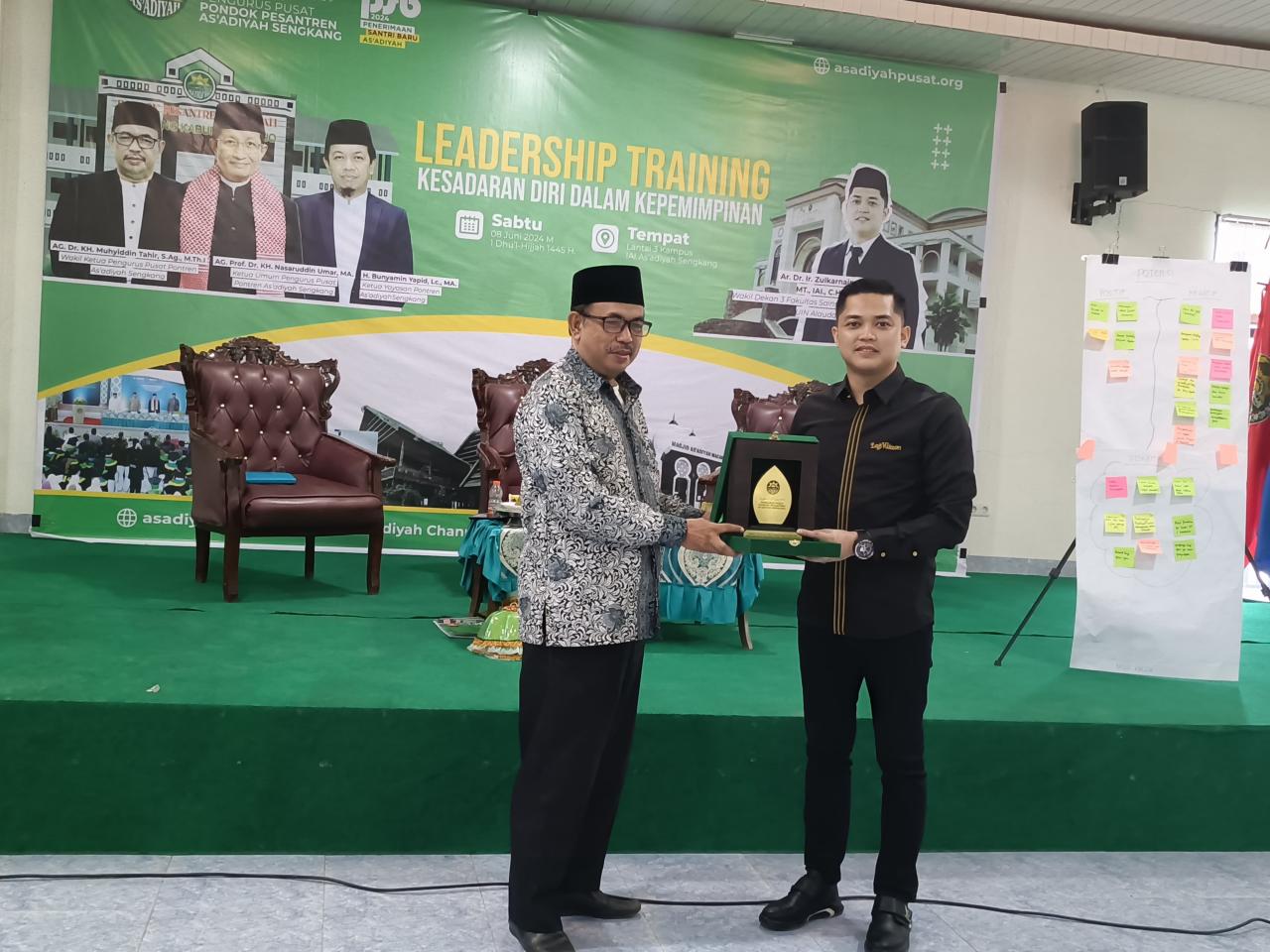 Gambar Wakil Dekan III FST Menjadi Pembicara Pada Leadership Training Ponpes As'Adiyah, Sengkang.