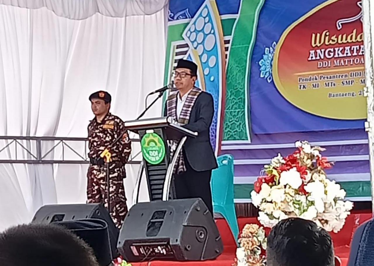 Gambar Wakili Rektor, Dekan FUF UIN Makassar Beri Ceramah di Wisuda Santri Ponpes DDI Mattoanging Bantaeng