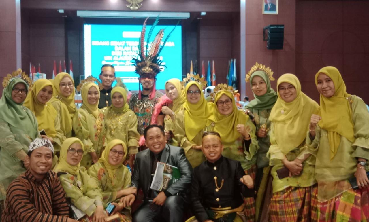 Gambar Warna Warni Pakaian Adat Nusantara Hiasi Dies Natalis Ke-58 UIN Alauddin