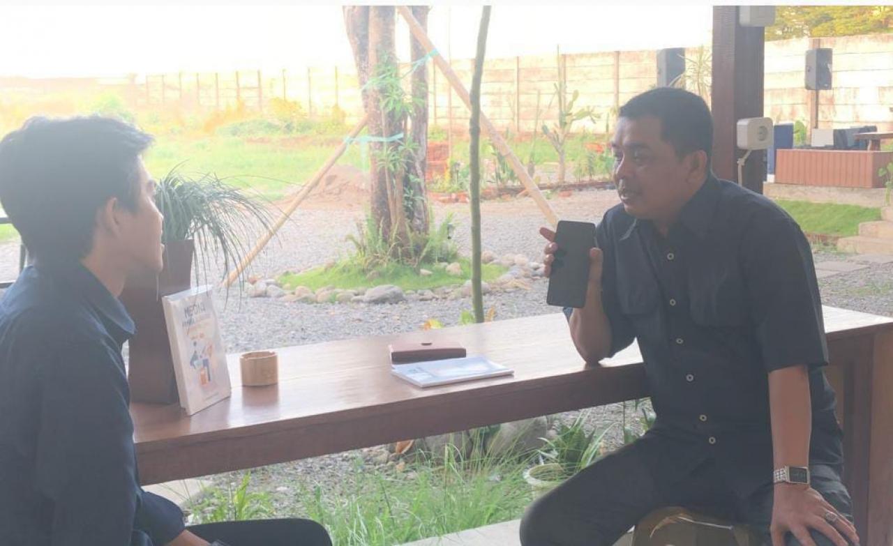 Gambar WD I FAH jadi Narasumber Bincang Buku UKM Sahabat Pena STAI Al Furqan Makassar