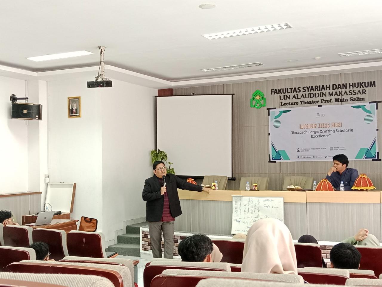 Gambar WD I FSH Jadi Narasumber Pada Intensif Kelas Riset LDRH