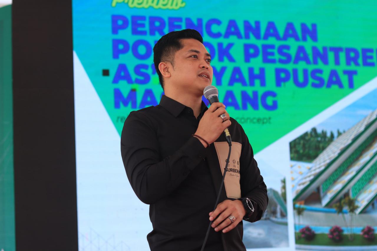 Gambar WD III FST Presentasikan Desain Kawasan Ponpes As'adiyah Pada Kegiatan Ngaji Perdana