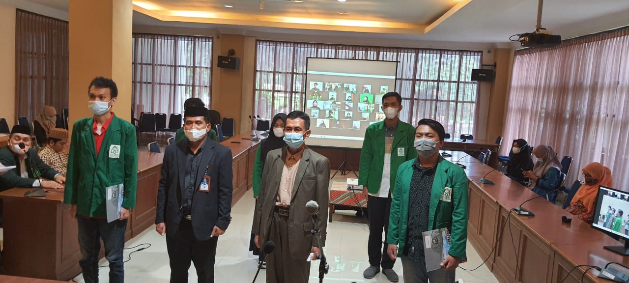 Gambar WR III UIN Alauddin Lantik Serentak Dema U, Sema U dan UKM Sejajaran Periode 2021