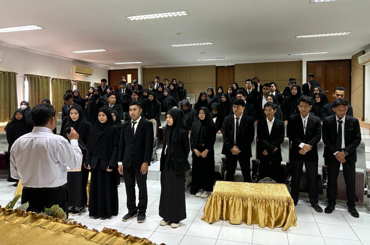 Gambar Yudisium 74 Mahasiswa, Dekan FAH Harap Pengaplikasian Ilmu di Kehidupan Bermasyarakat