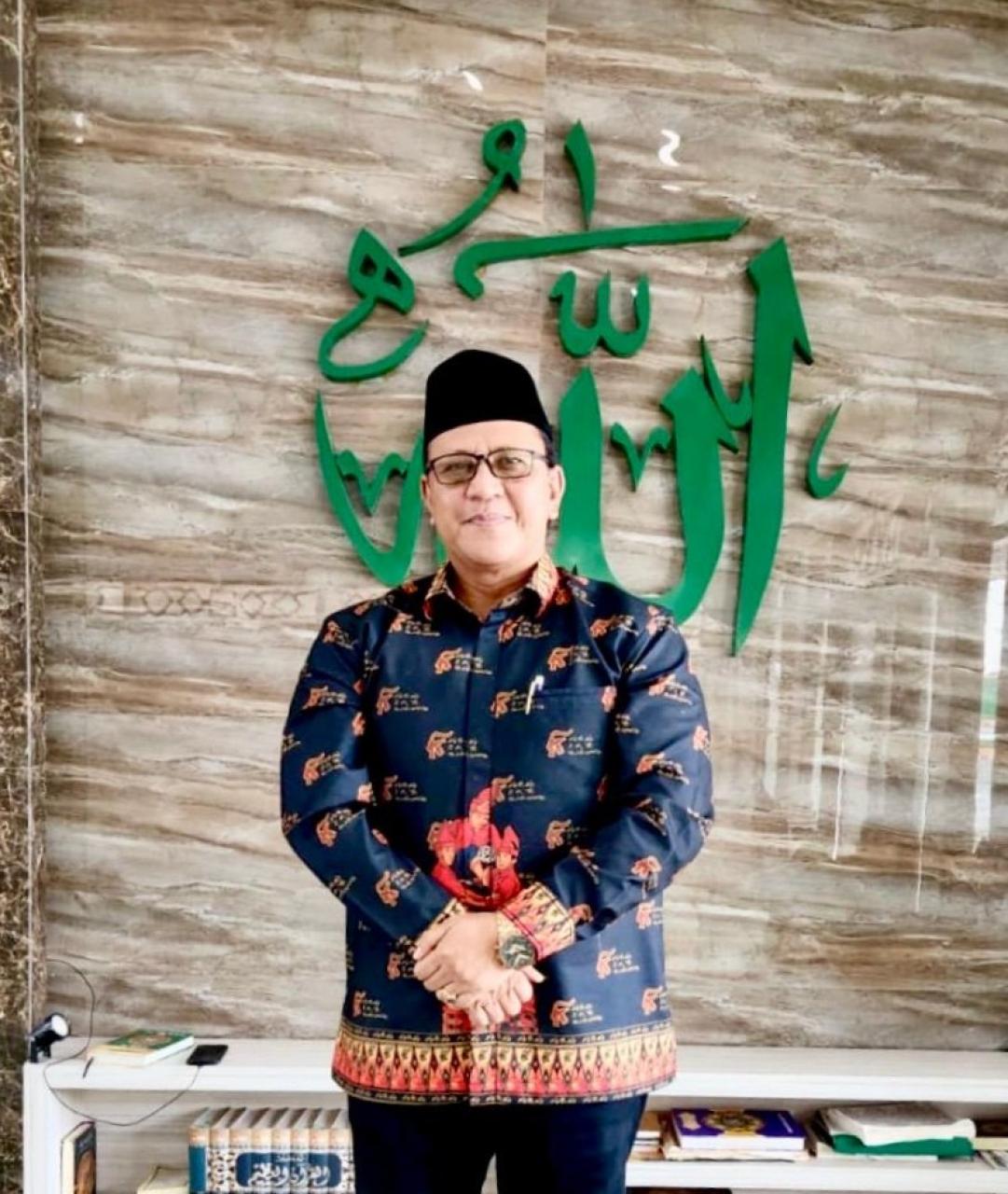 Gambar Demokrasi di Persimpangan, Hukum di Bawah Ujian (Masihkah Rakyat Harus Optimis Indonesia Emas 2045?)