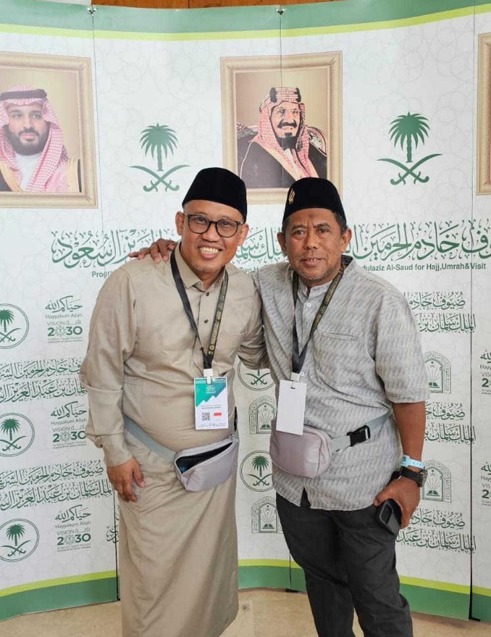 Gambar Makkah dan Madinah: Dua Jalan Menuju Allah
