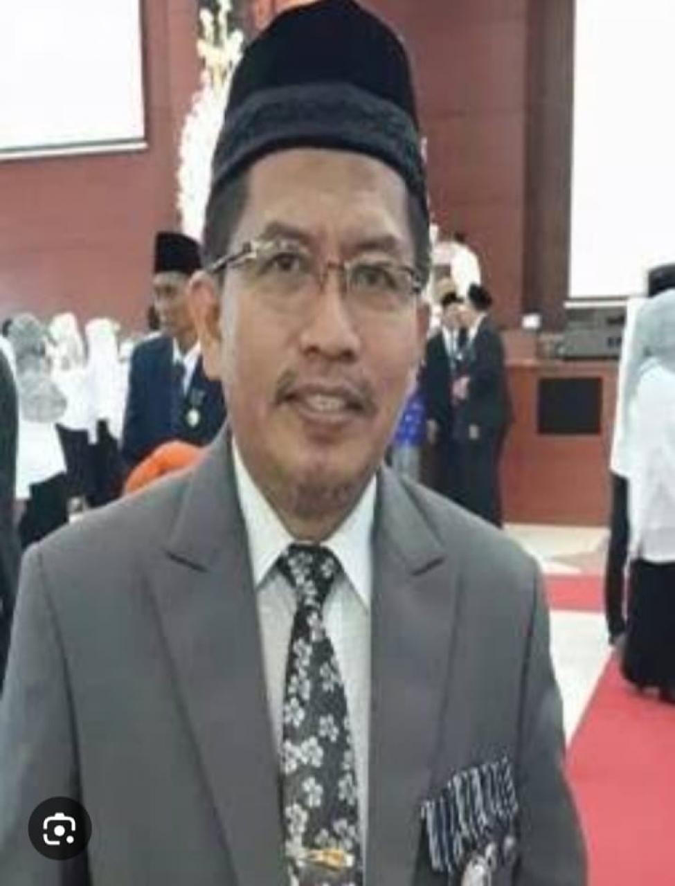 Gambar Guru sebagai Media Utama yang Ideal di Zaman Digital: Sebuah Analisis Argumentatif